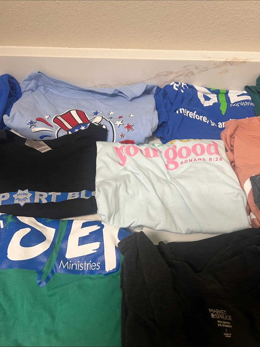 12 Unisex Size L Graphic T-Shirt Pack - Assorted Colors